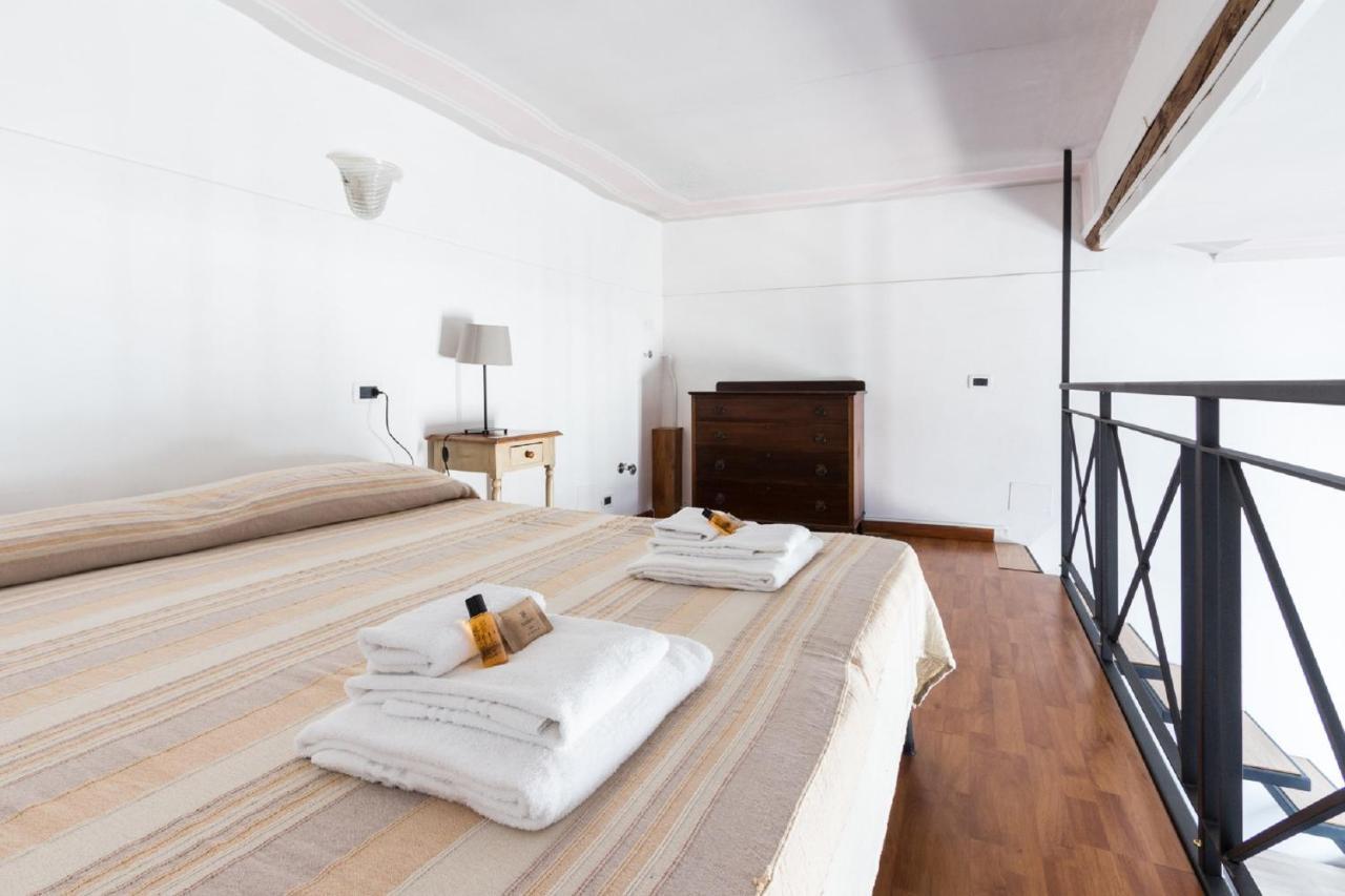Sunny Navona Square Apartment Rome