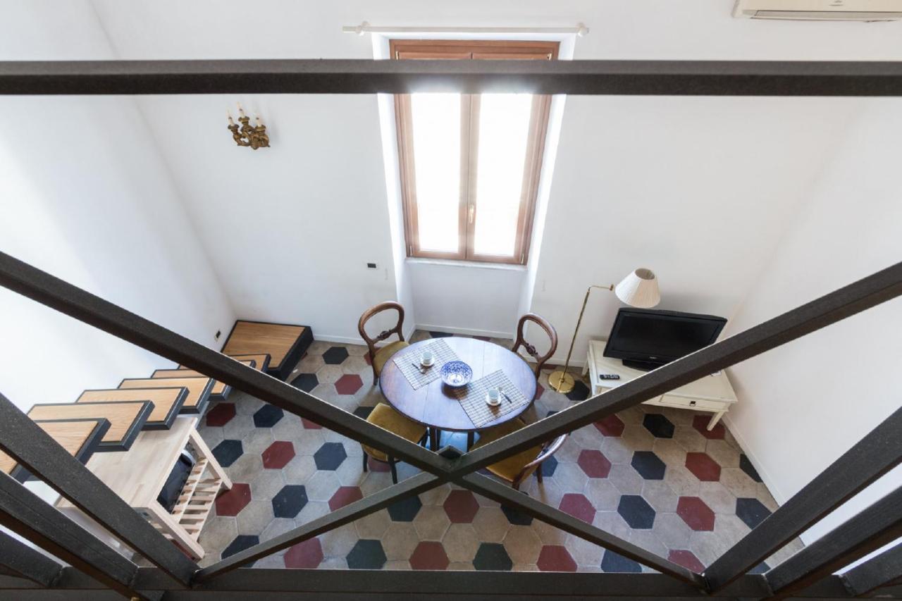 Sunny Navona Square Apartment